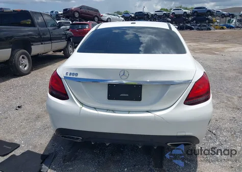 2019 Mercedes-Benz C 300 z USA, uszkodzony, nr VIN 55SWF8DB5KU296445